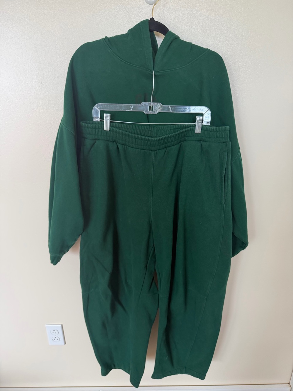 GAP Relaxed Mini Logo Cropped Hoodie & Pull-On Barrel Sweatpants in Evergreen